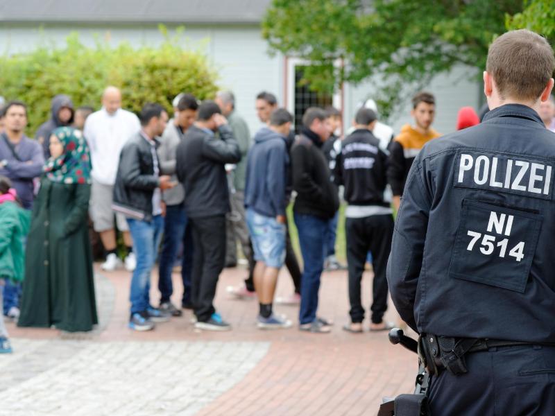 De Maizière fordert zentrale Einwanderungsbehörde für Deutschland