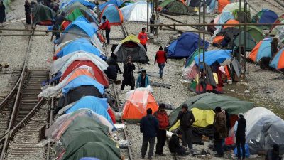 Räumen der Lager von Piräus und Idomeni: Aktivisten rieten Migranten zu Widerstand