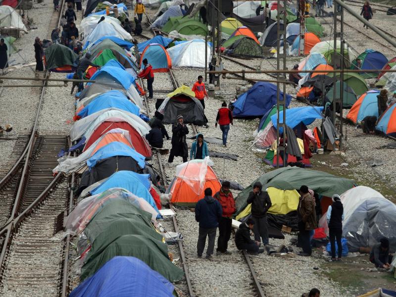 Räumen der Lager von Piräus und Idomeni: Aktivisten rieten Migranten zu Widerstand