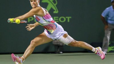 Titelverteidigerin Kerber in Charleston im Halbfinale