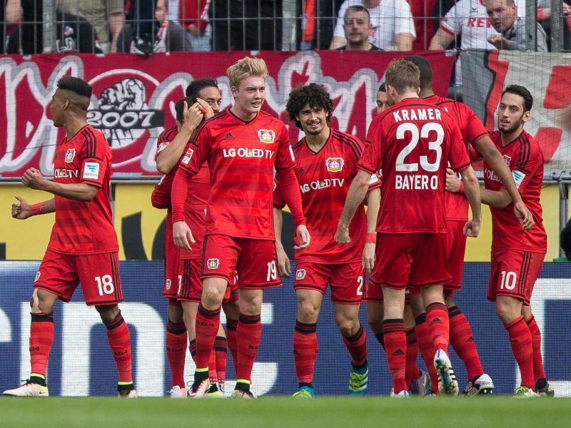 Bayer 04 blickt nach 2:0 in Köln Richtung Königsklasse