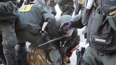 Zwischenfälle bei Demonstrationen von Türken und Kurden