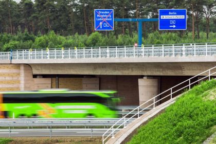 Gegen illegale Einwanderer: Mehr als 3000 Fernbusse bei einwöchiger Schleierfahndung kontrolliert