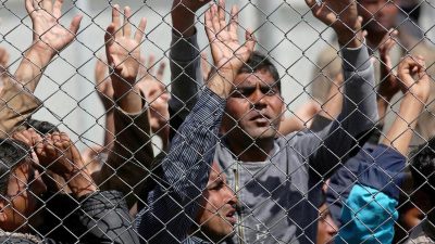 Papst Franziskus trifft heute Flüchtlinge auf Lesbos