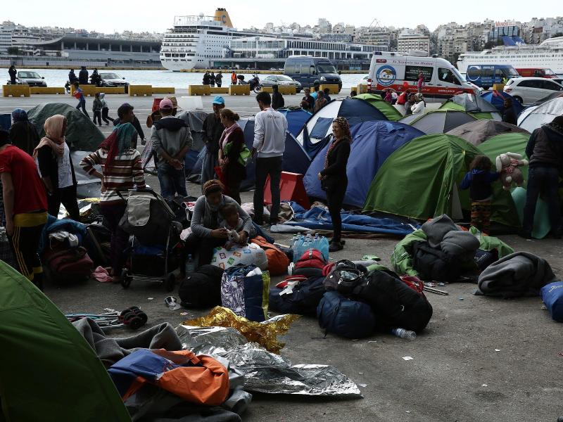 Migranten besetzten Hafenanlagen: Athen räumt improvisiertes Flüchtlingslager in Piräus