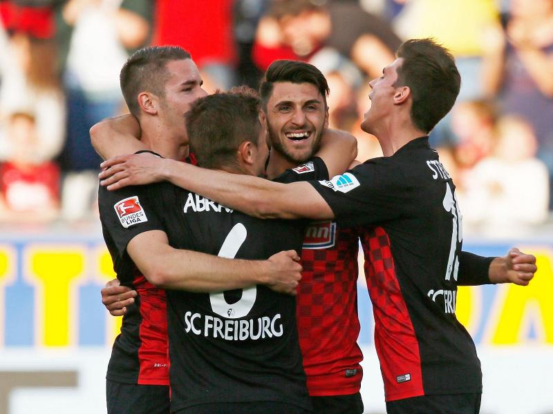 Freiburg kurz vor Aufstieg – Düsseldorf gegen Pauli 1:1