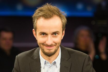 Satire-Song in Wien: Böhmermann greift FPÖ-Minister Kickl an