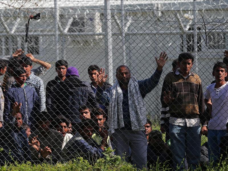 Eskalation in Lesbos-Asyllager: Flüchtlinge protestieren gegen Abschiebungen und schlechte Lebensbedingungen