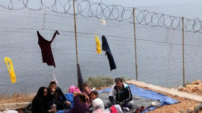 Falschinformationen gezielt lanciert: Linksaktivisten wiegeln Migranten in Griechenland auf