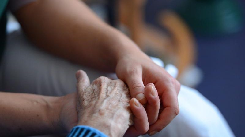 In Pflegeheimen: Patientenschützer kritisiert Psychopharmakagabe als Freiheitsberaubung