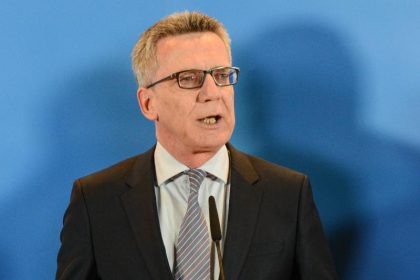 De Maizière ruft zu Achtsamkeit und Besonnenheit auf