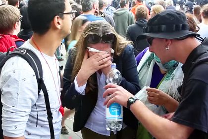 Pfeffersprayeinsatz verletzt SPD-Politikerin: Polizei weißt Kritik zurück