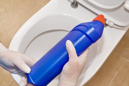 Diesen umweltfreundlichen WC-Reiniger stellen Sie im Handumdrehen selber her