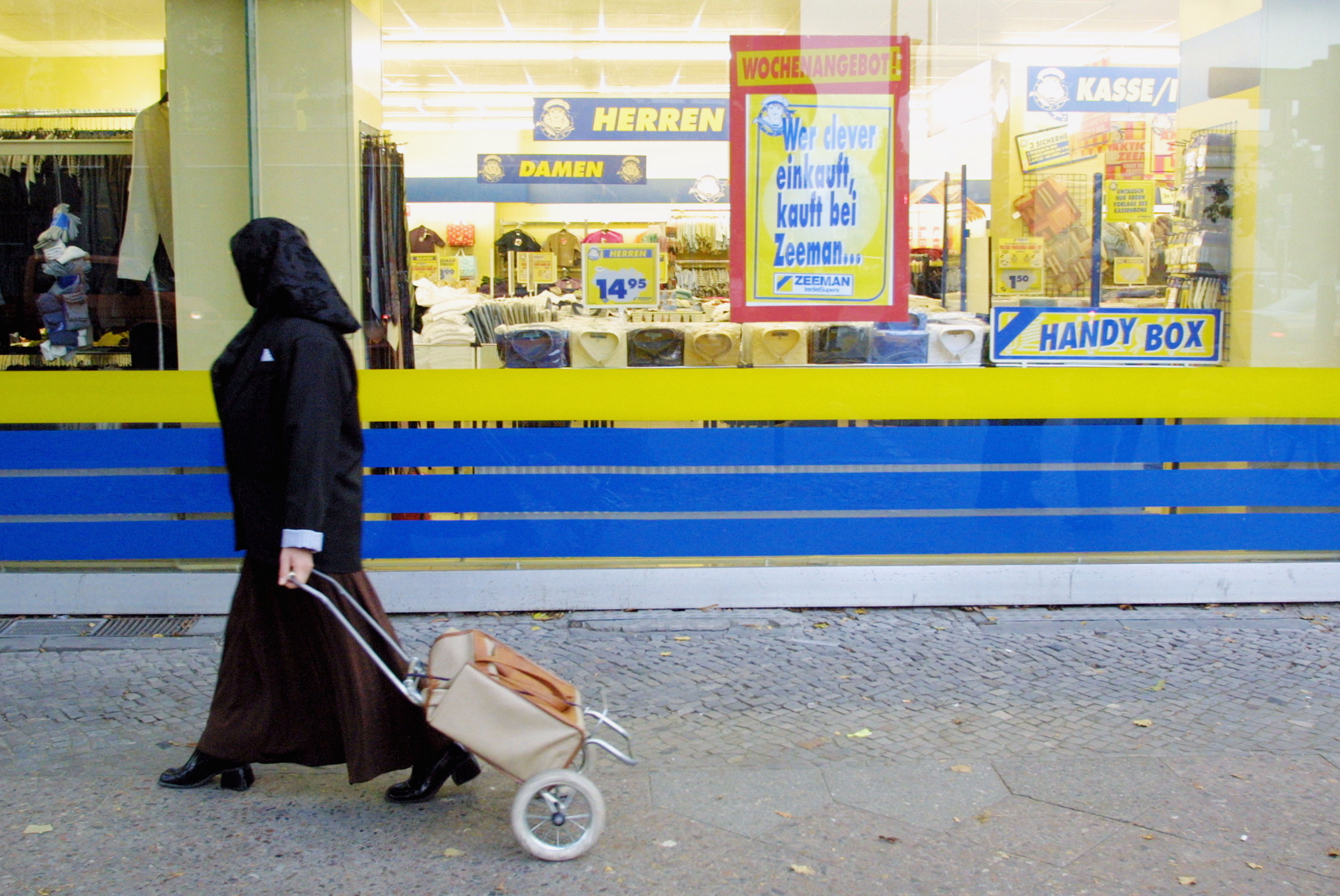 „Salafisten-Protest“ in bayerischem Dorf: Wirbel um „Burkafrau“ von Ilmmünster