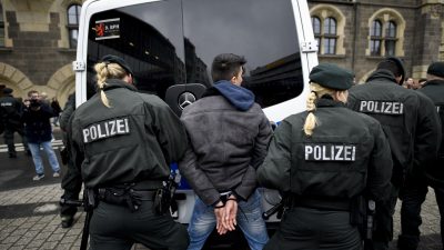 „Wir beobachten diese Respektlosigkeit seit Langem“: GdP NRW fordert mindestens 6 Monate Haft bei Angriffen auf Polizei