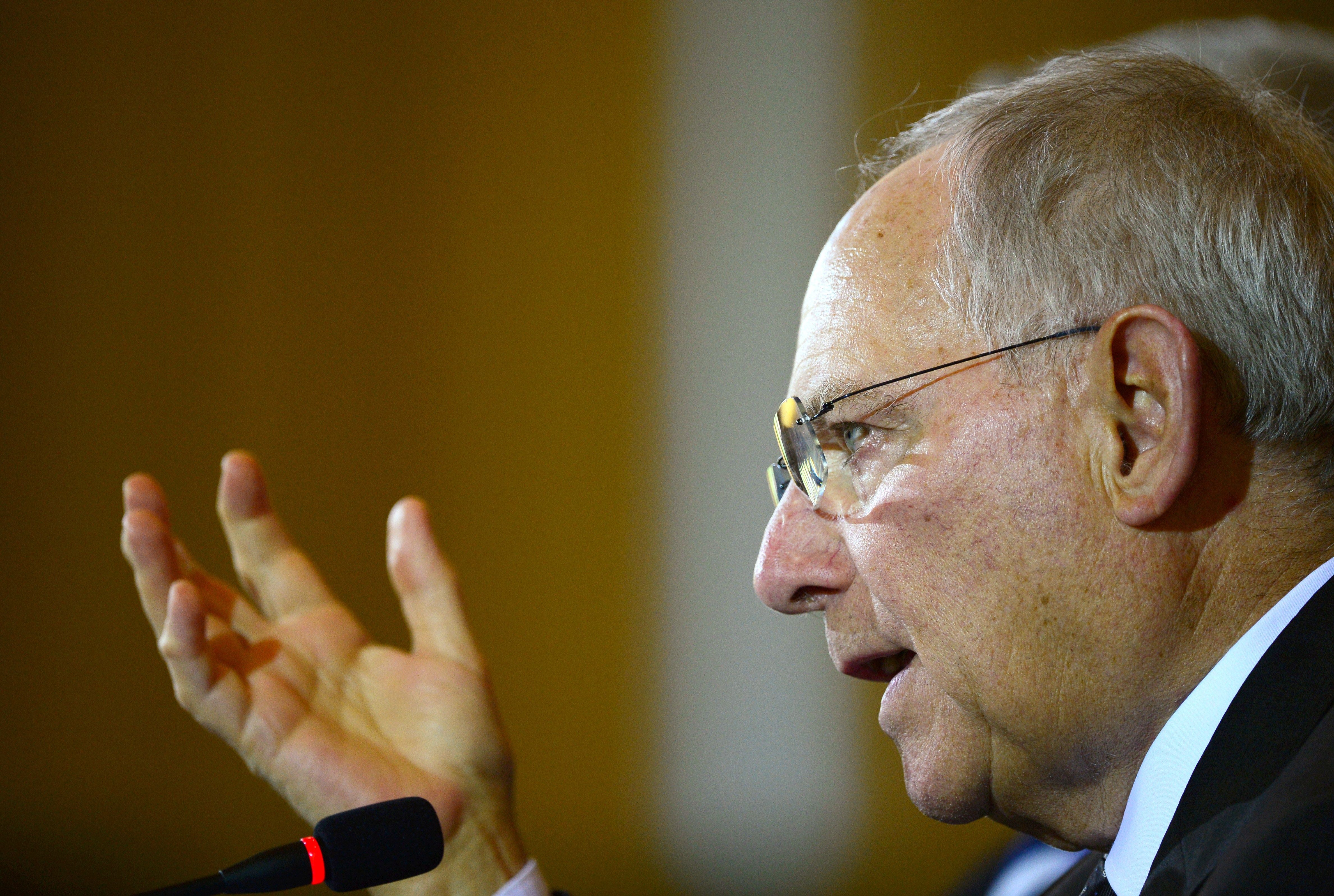 Schäuble für mehr Militäreinsätze: Deutschland kann sich nicht immer „wegducken“