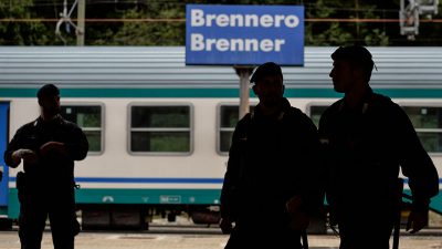 „Flüchtlingsgruppen nach Norden unterwegs“: Italien und Österreich streiten über Lage am Brenner