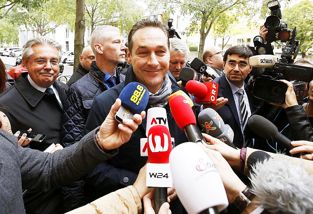 FPÖ über Rücktritt Faymanns: “Auch Merkel sollte ihm folgen”