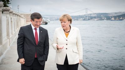 Davutoglu kurz vor Rücktritt? – Zeigt seine Entmachtung Naivität von Merkels Türkei-Deal?