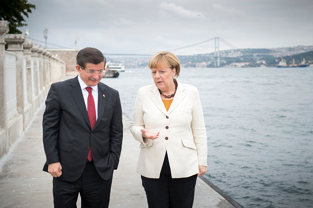 Davutoglu kurz vor Rücktritt? – Zeigt seine Entmachtung Naivität von Merkels Türkei-Deal?