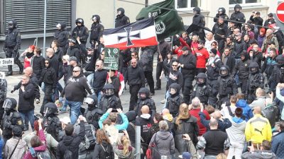 Plauen: Ausschreitungen bei bei Demos von Linken und Rechten