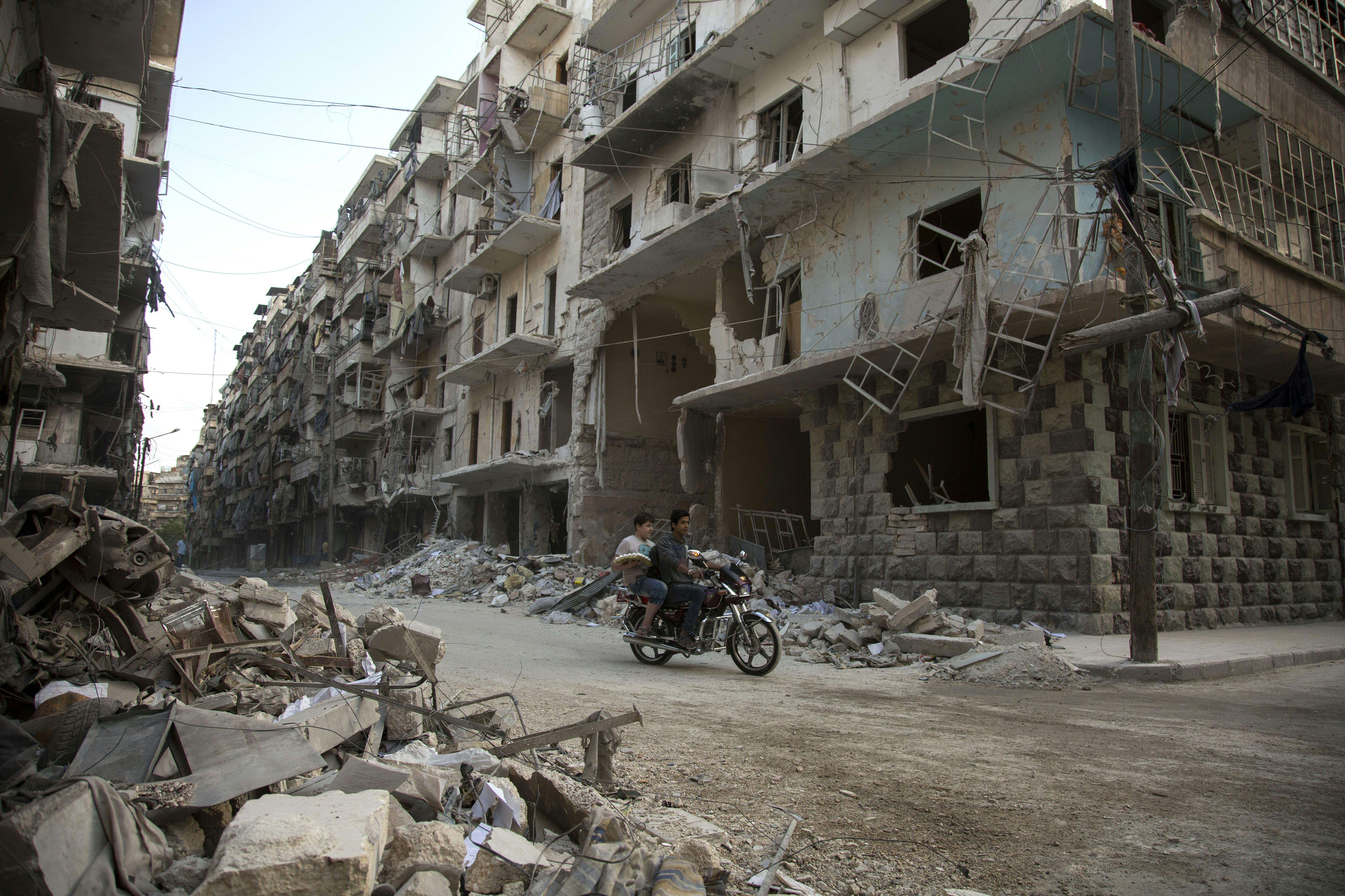 300.000 Menschen: Syrische Großstadt Aleppo komplett von Außenwelt abgeschnitten