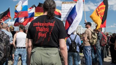 Live-Ticker 7.5.2016 – Großdemonstration gegen Merkels-Asylpolitik am Berliner HBF – Teilnehmer der Demo „Merkel muss weg Demo“ werden vor dem Hauptbahnhof abgeführt