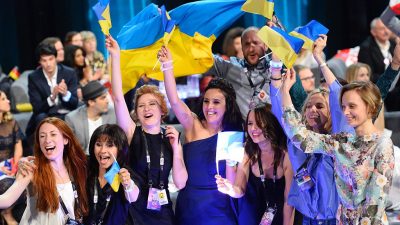 Ukraine gewinnt ESC vor Russland – Zuschauer wütend über Politisierung (VIDEOS)