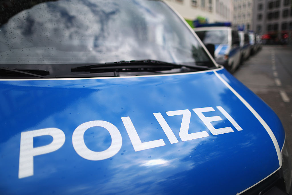 Geldern: Fünf junge Männer überfallen 14-Jährige – Zeugen gesucht