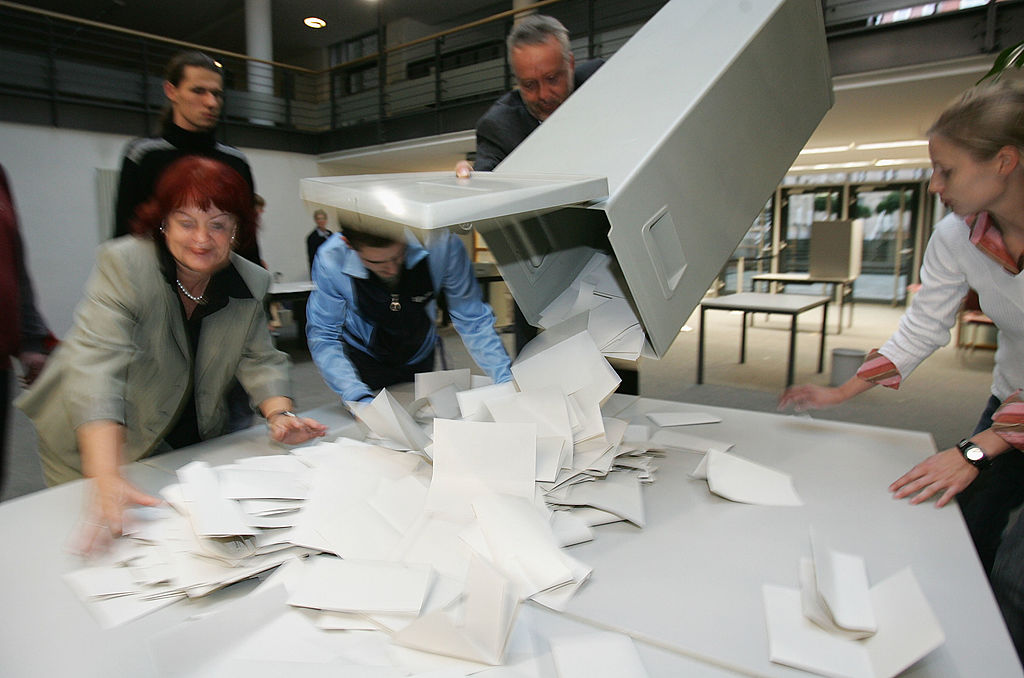 Wahl-Skandal in Österreich: BMI zeigt 5. Wahlbezirk wegen vorzeitiger Auszählung an