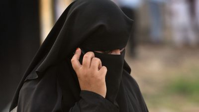 Erste bulgarische Stadt verbietet Burka: Werden Frauen dort fürs Tragen bezahlt?