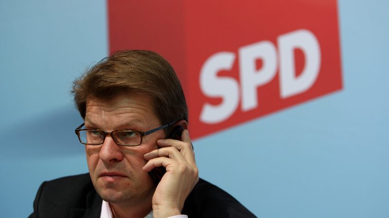 SPD-Vize Ralf Stegner vergleicht Facebook-Chefin auf Twitter mit NSU-Terroristin