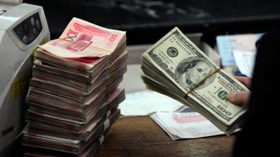 Chinas Währung: Yuan auf niedrigstem Stand seit 2011 – Run auf US-Dollar