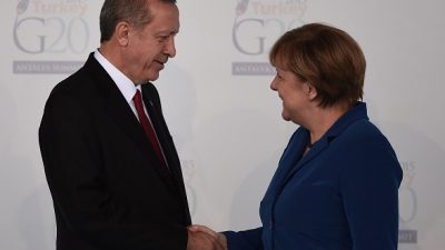 Merkel kritisiert „Freude am Scheitern“ beim Flüchtlingspakt