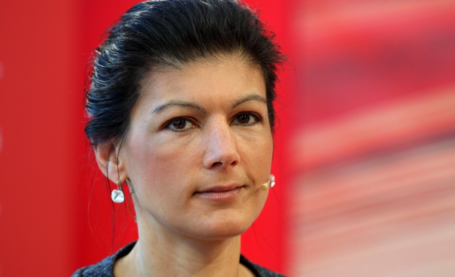 Wagenknecht bezeichnet Tortenwurf als „saudämliche Aktion“