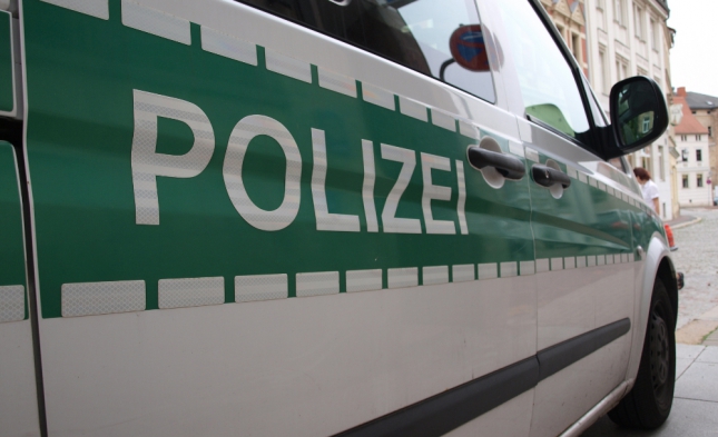 Hessen: 77-Jähriger stirbt bei Unfall mit Reisebus
