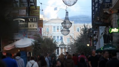 Juncker: Griechenland hat Ziele „so gut wie erreicht“ – Proteste in Athen