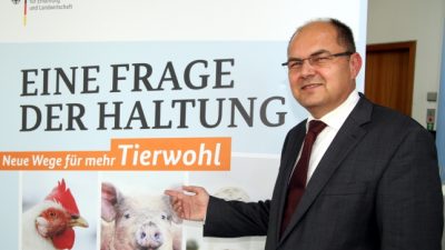 Landwirtschaftsminister Schmidt plant staatliches Tierwohl-Siegel