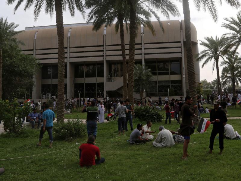 Demonstranten ziehen sich aus irakischem Parlament zurück