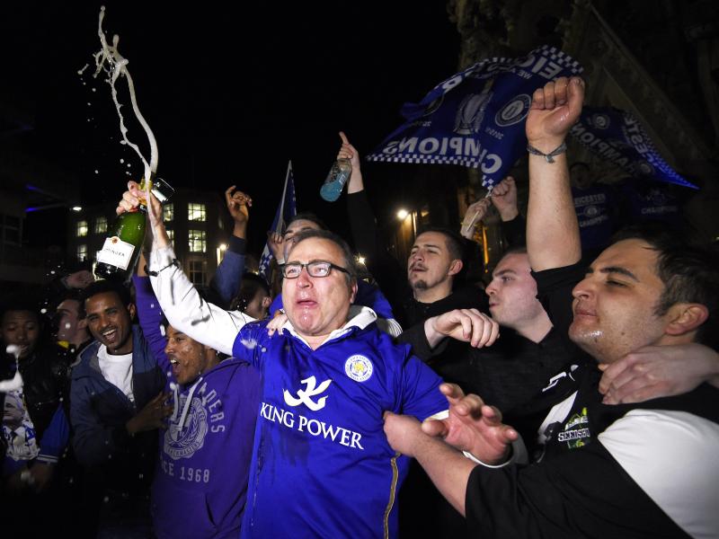 Leicester-Profis und Fans feiern ausgelassen Titelgewinn