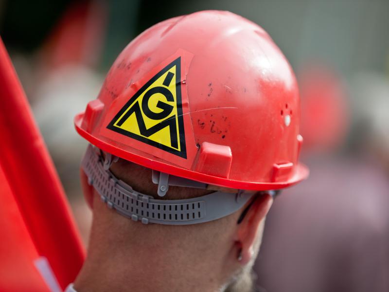 Verteilungskämpfe: IG Metall droht mit 24-Stunden-Streiks