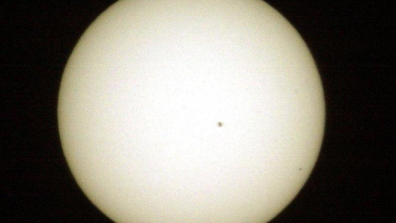 Schauen Sie ab 13:12 unbedingt zum Himmel – Seltenes Naturschauspiel: Merkur tritt vor die Sonne