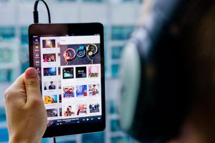 Streaming-Einnahmen jetzt wichtigste Geldquelle von Warner Music