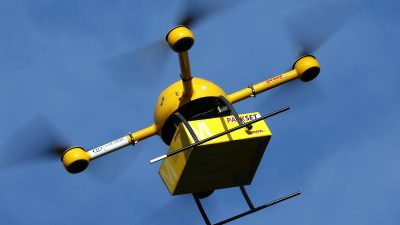 DHL meldet erfolgreiche Zustellung mit Drohne – Pakete auf die Alm