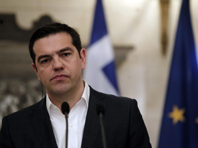 Tsipras nimmt zaghafte Regierungsumbildung vor