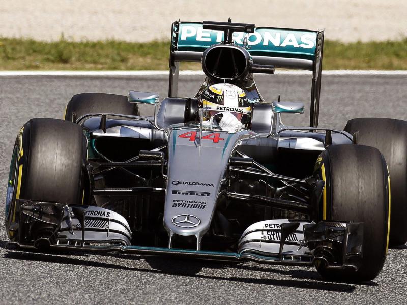 Hamilton schnappt Rosberg Pole in Barcelona weg
