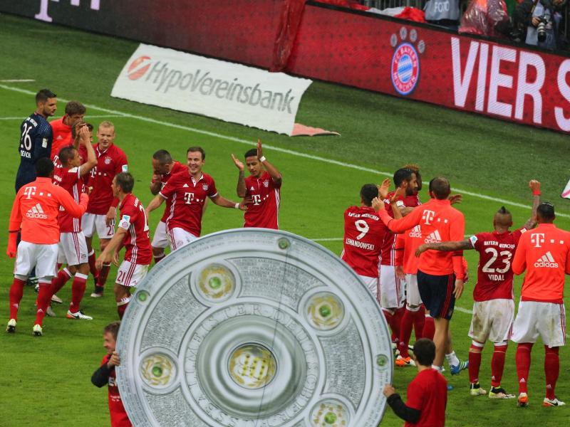 FC Bayern feiert mit der Meisterschale – Historisch