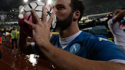 Rekord-Torjäger Higuain sichert Neapel Rang zwei