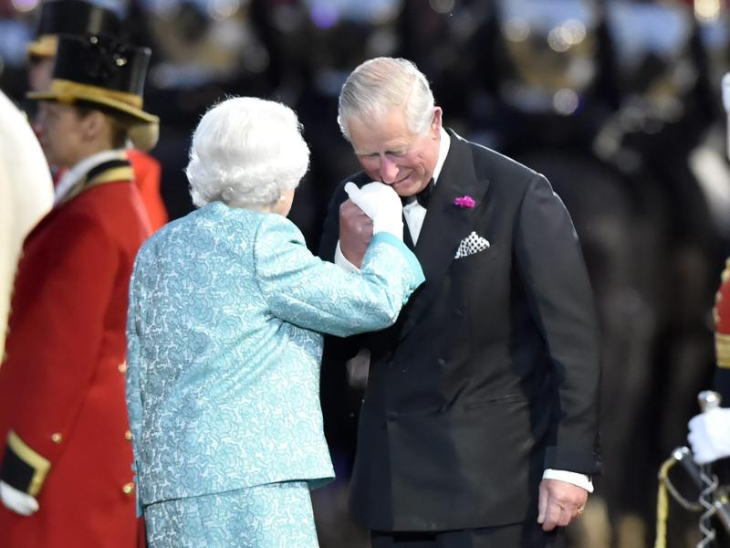 Stars und viele Pferde: Queen feiert in Windsor