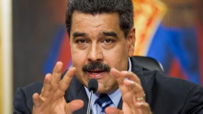 Machtprobe in Venezuela: Maduro sieht sich von USA umzingelt wegen Ölreserven